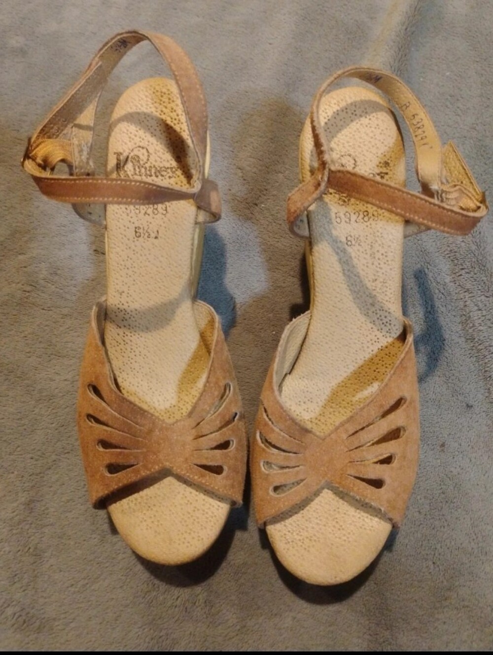 Vintage 70s Kinney Suede Platform Wedge Sandals Cutout Leaf Ankle Strap Size 6.5